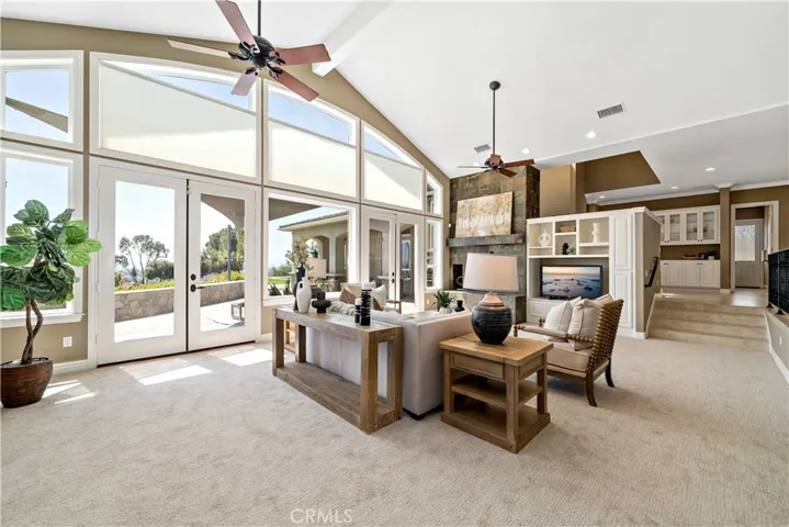 Main living room w elevated, vaulted ceilings and new carpet