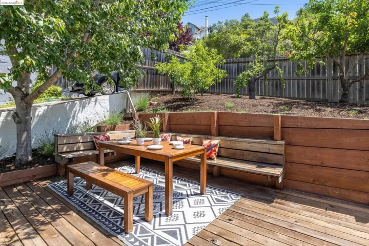 6774 Manor Crst, Oakland, California 94618