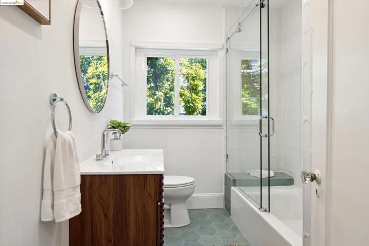6774 Manor Crst, Oakland, California 94618