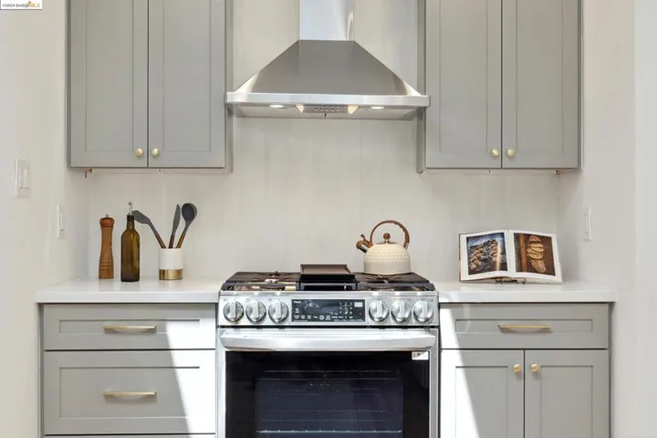 6774 Manor Crst, Oakland, California 94618