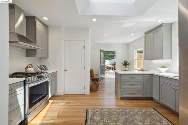 6774 Manor Crst, Oakland, California 94618