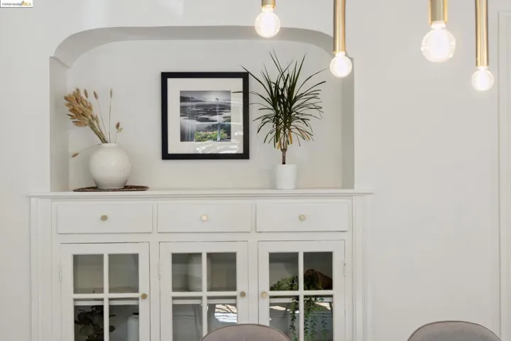 6774 Manor Crst, Oakland, California 94618