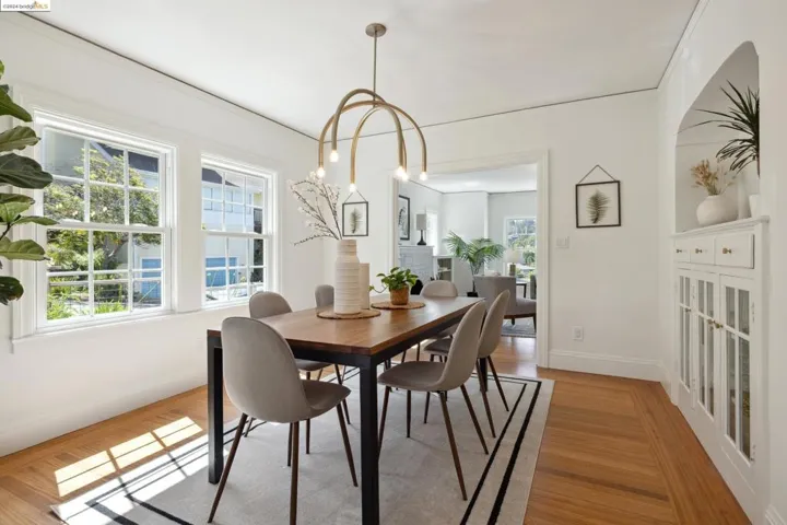 6774 Manor Crst, Oakland, California 94618