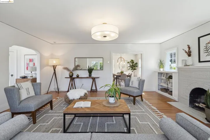 6774 Manor Crst, Oakland, California 94618