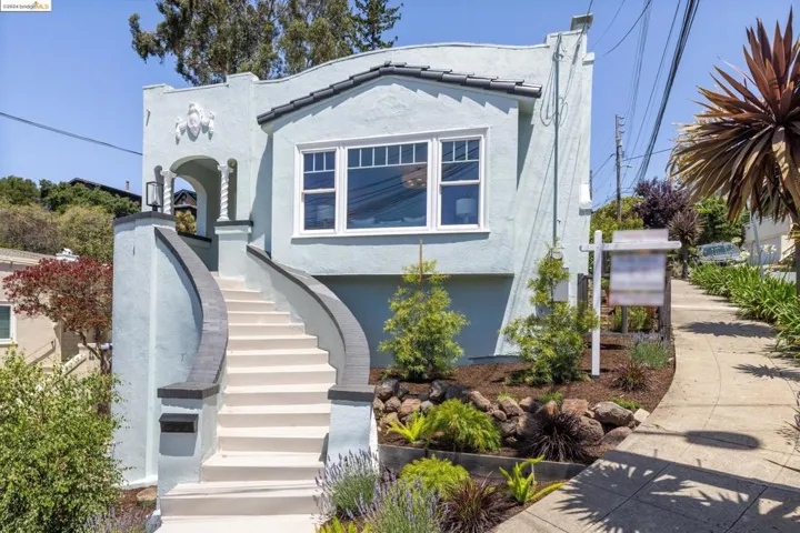6774 Manor Crst, Oakland, California 94618