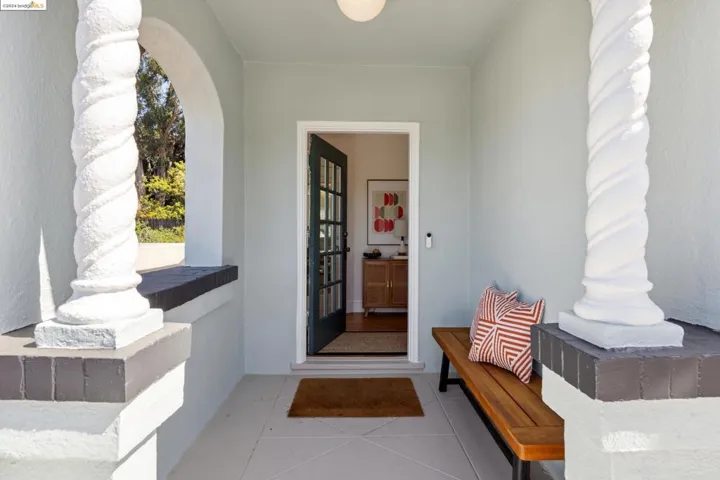 6774 Manor Crst, Oakland, California 94618