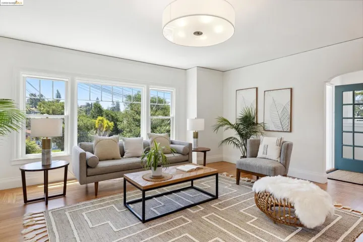 6774 Manor Crst, Oakland, California 94618