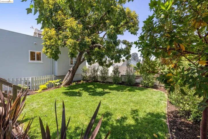 6774 Manor Crst, Oakland, California 94618