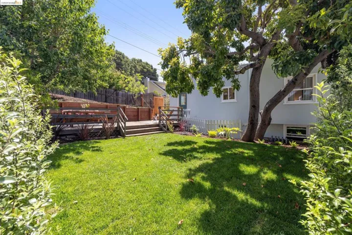 6774 Manor Crst, Oakland, California 94618