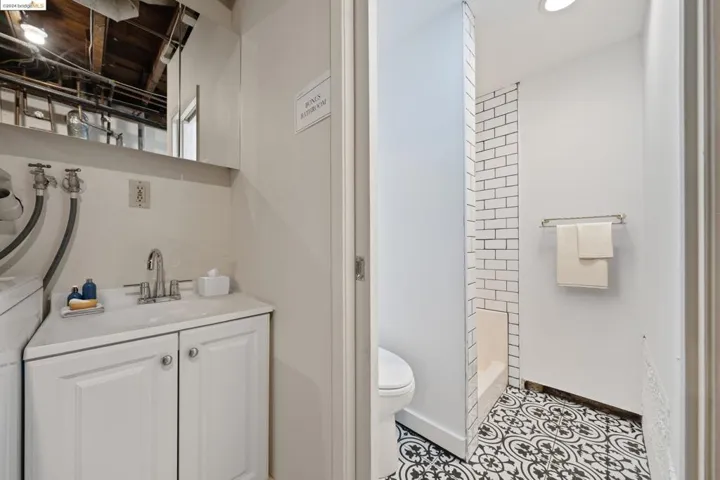 6774 Manor Crst, Oakland, California 94618