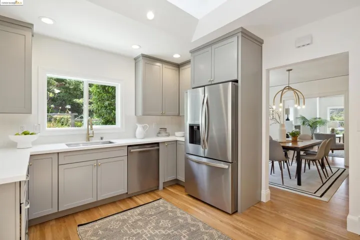 6774 Manor Crst, Oakland, California 94618