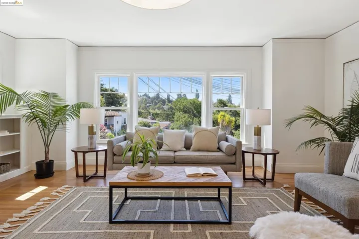 6774 Manor Crst, Oakland, California 94618