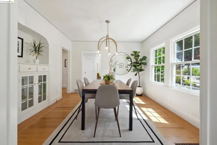 6774 Manor Crst, Oakland, California 94618