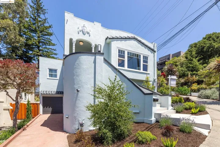 6774 Manor Crst, Oakland, California 94618