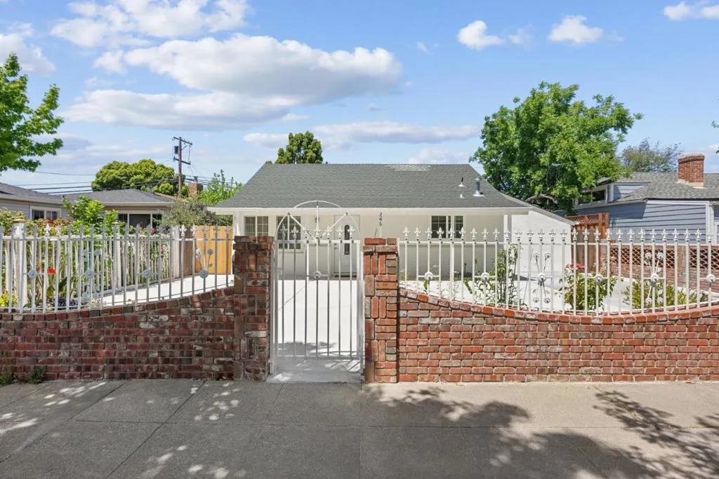 3279 Hoover Street, Redwood City, California 94063 home-pic-0
