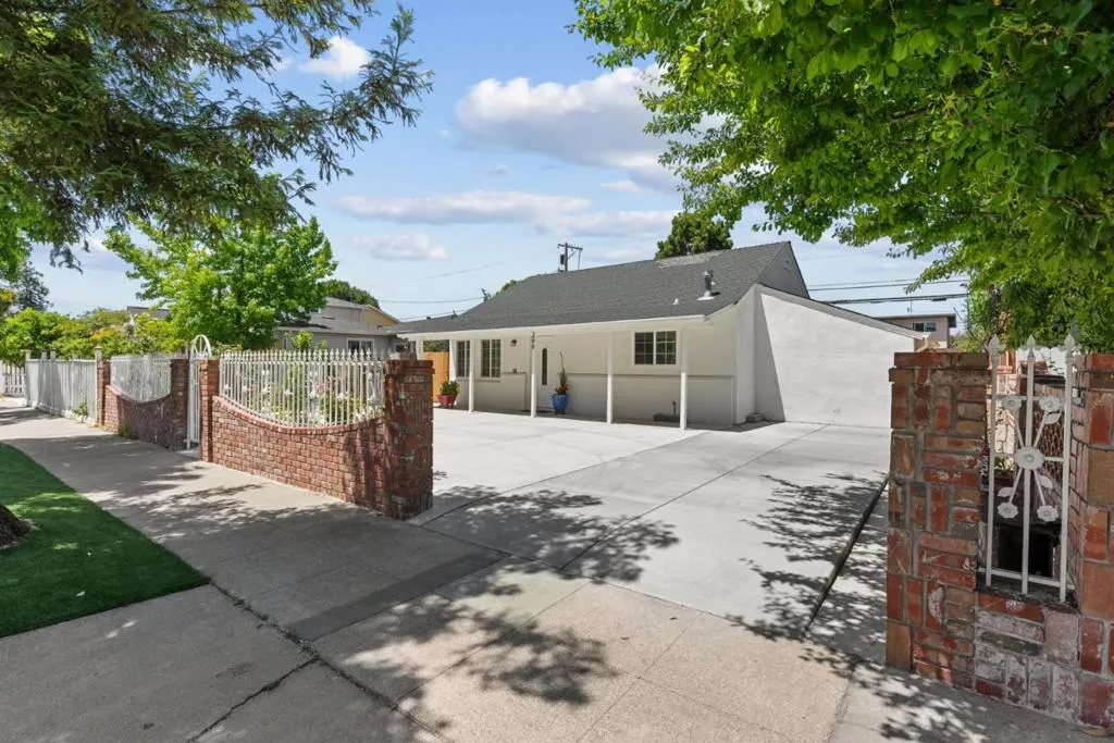 3279 Hoover Street, Redwood City, California 94063 home-pic-2
