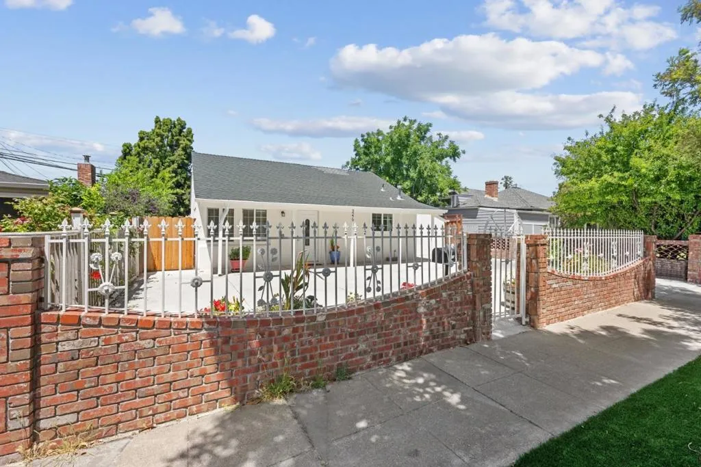 3279 Hoover Street, Redwood City, California 94063 home-pic-1