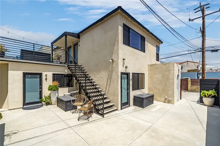 5261 E The Toledo, Long Beach, California 90803