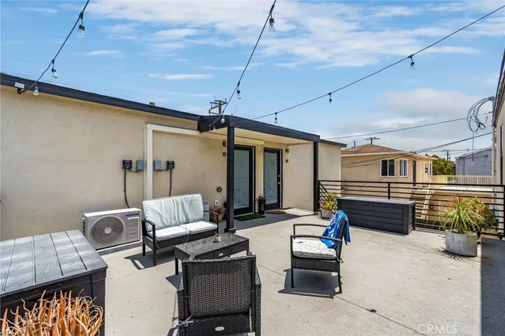 5261 E The Toledo, Long Beach, California 90803
