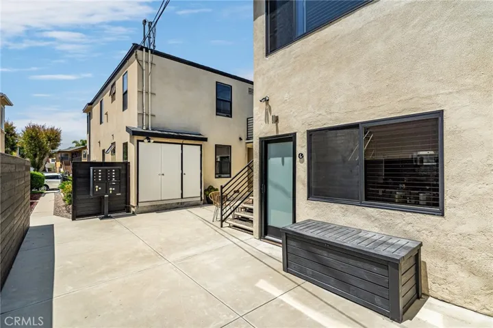 5261 E The Toledo, Long Beach, California 90803