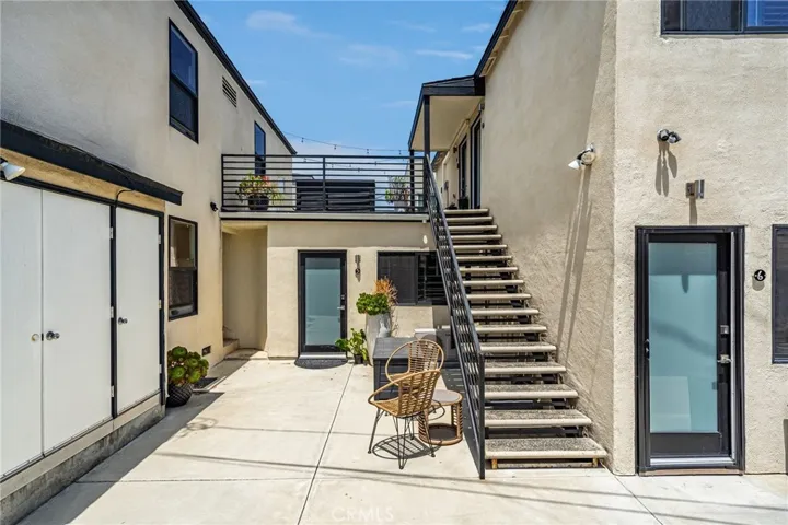 5261 E The Toledo, Long Beach, California 90803