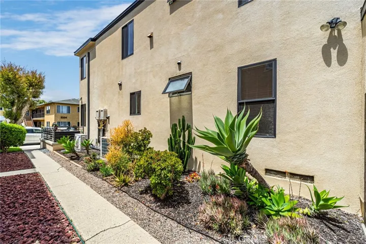 5261 E The Toledo, Long Beach, California 90803