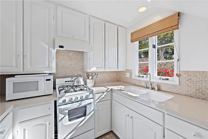 2173 Crestview Drive, Laguna Beach, California 92651