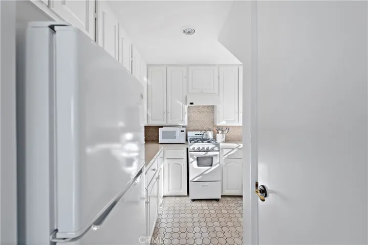 2173 Crestview Drive, Laguna Beach, California 92651