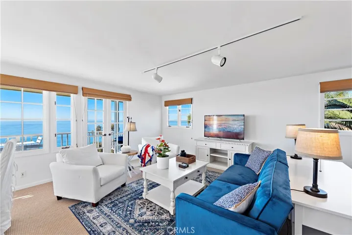 2173 Crestview Drive, Laguna Beach, California 92651