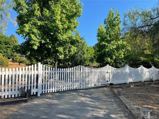 2262 Mardavido Lane, Fallbrook, California 92028
