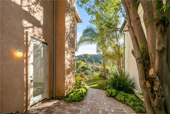 3623 Calle Joaquin, Calabasas, California 91302