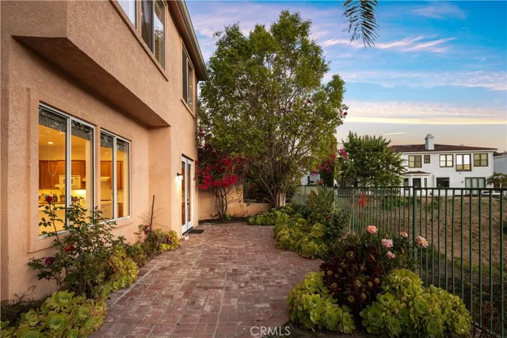 3623 Calle Joaquin, Calabasas, California 91302