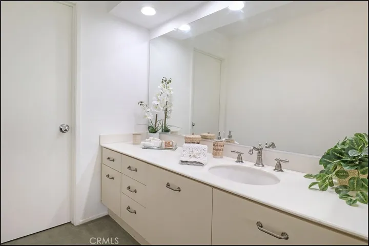 3 Pineoak, Aliso Viejo, California 92656