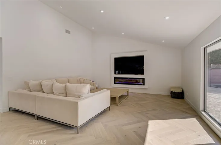22434 Itasca Street, Chatsworth, California 91311