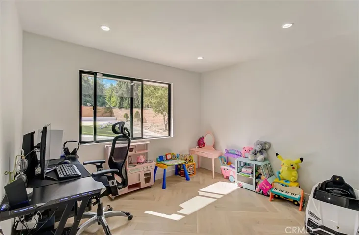 22434 Itasca Street, Chatsworth, California 91311