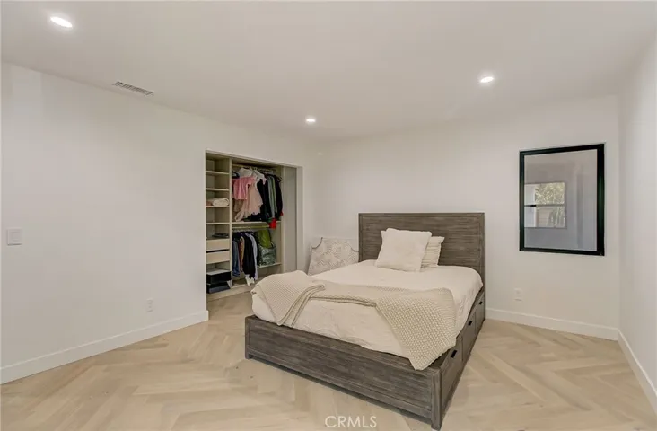 22434 Itasca Street, Chatsworth, California 91311