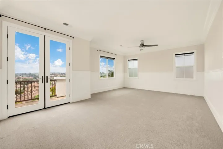 Primary Suite w/balcony