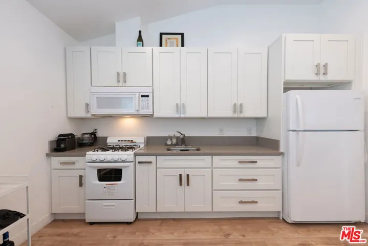 4629 Cerro Verde Place, Tarzana, California 91356