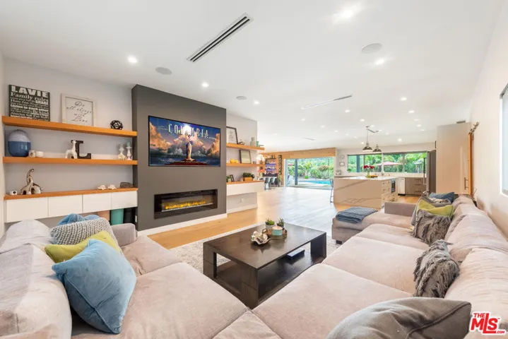 4629 Cerro Verde Place, Tarzana, California 91356