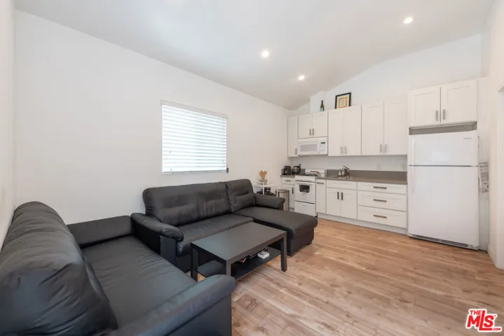 4629 Cerro Verde Place, Tarzana, California 91356
