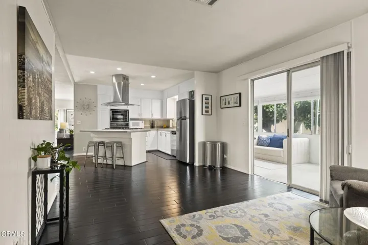 25-web-or-mls-UpmarketMedia-46Deb-66