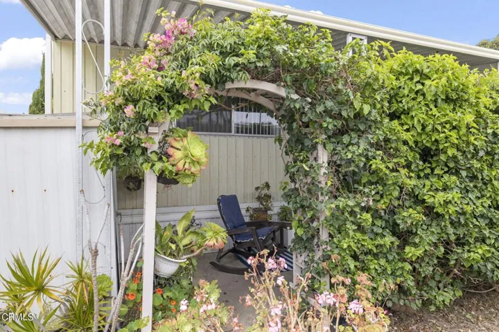 47-web-or-mls-UpmarketMedia-46Deb-144