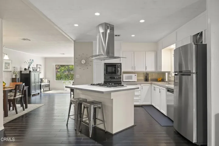 20-web-or-mls-UpmarketMedia-46Deb-48