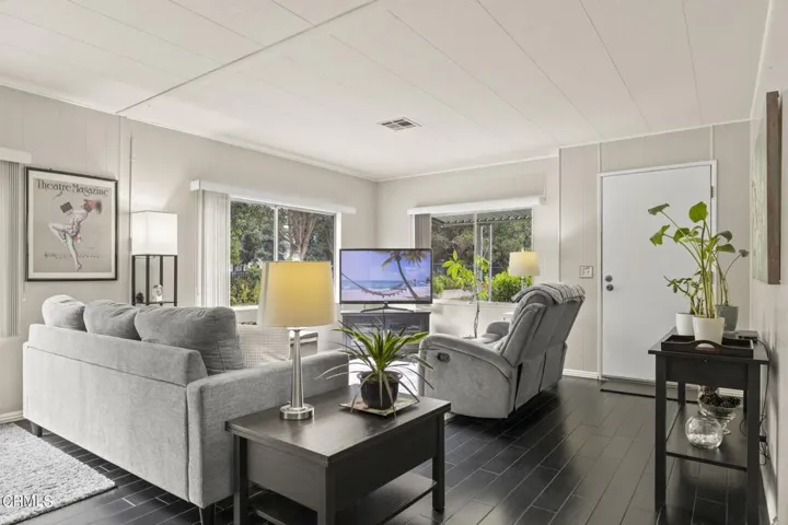 8-web-or-mls-UpmarketMedia-46Deb-18