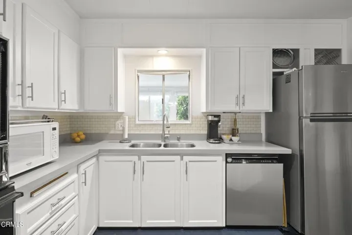22-web-or-mls-UpmarketMedia-46Deb-54