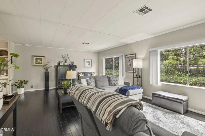 6-web-or-mls-UpmarketMedia-46Deb-6