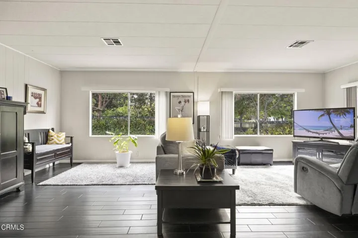 9-web-or-mls-UpmarketMedia-46Deb-21