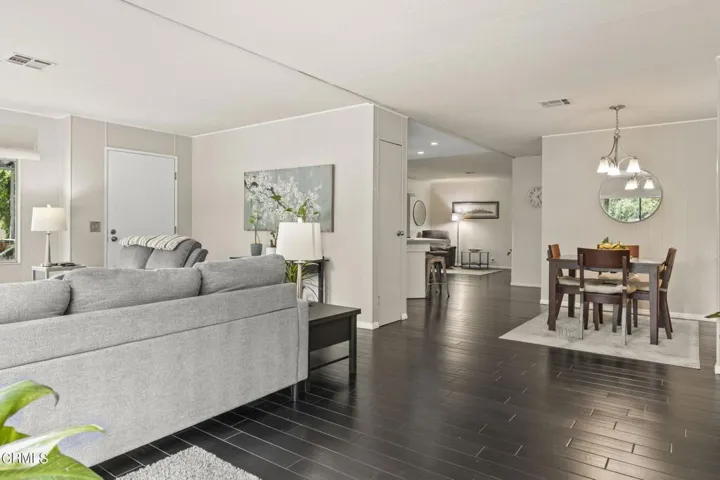 13-web-or-mls-UpmarketMedia-46Deb-30