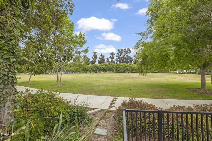 48-web-or-mls-UpmarketMedia-46Deb-156