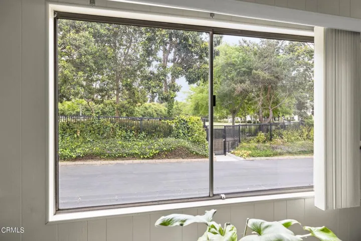 11-web-or-mls-UpmarketMedia-46Deb-27